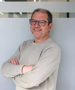 Antonio Fernández, experto en formalizar bajas definitivas de vehículos en Bilbao